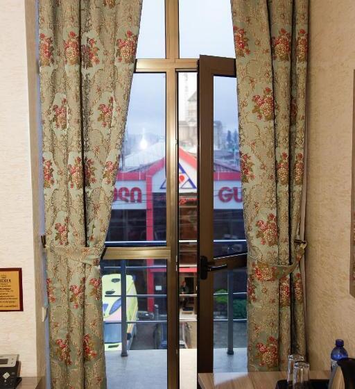 سوییت جونیور با بالکن, Iberia Palace