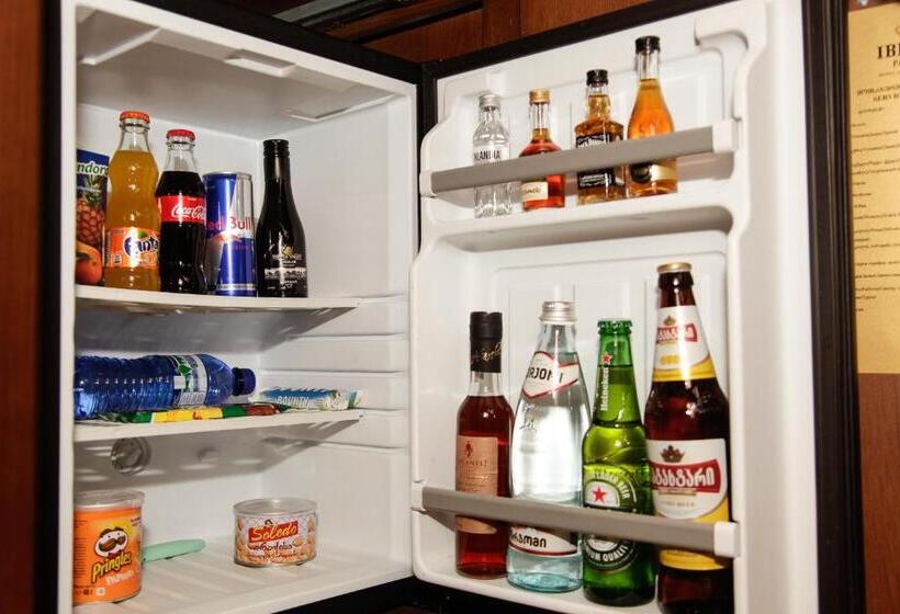 سوئیت با بالکن, Iberia Palace