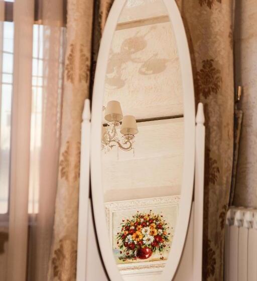 سوئیت با بالکن, Iberia Palace