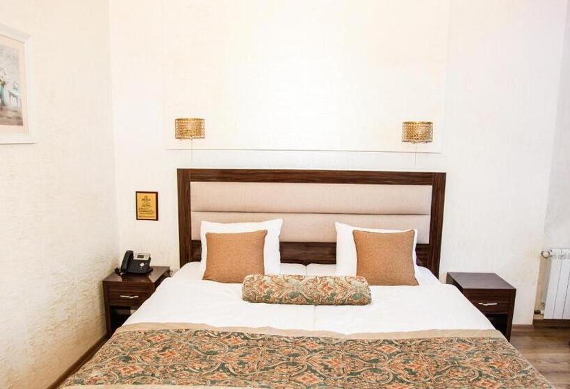 سوئیت جونیور خانوادگی, Iberia Palace