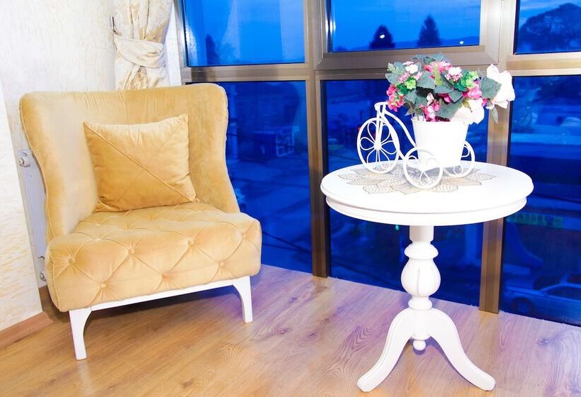 سوییت اجرایی, Iberia Palace