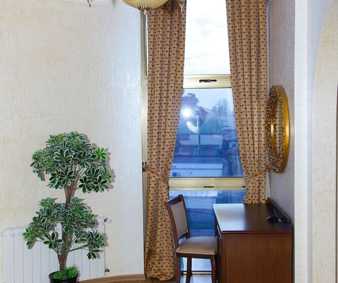 سوییت اجرایی, Iberia Palace