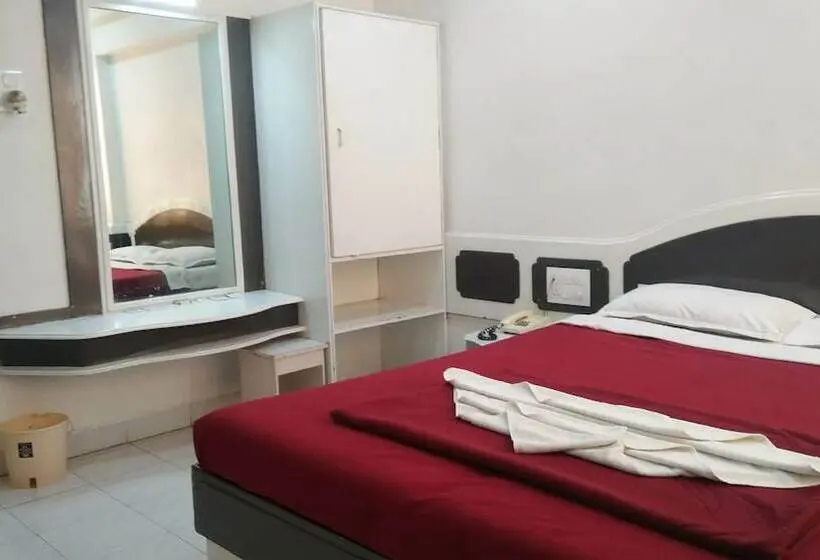 デラックスルーム, Radhika Palace