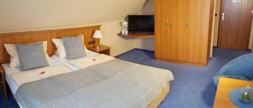 标准间, Vier Linden