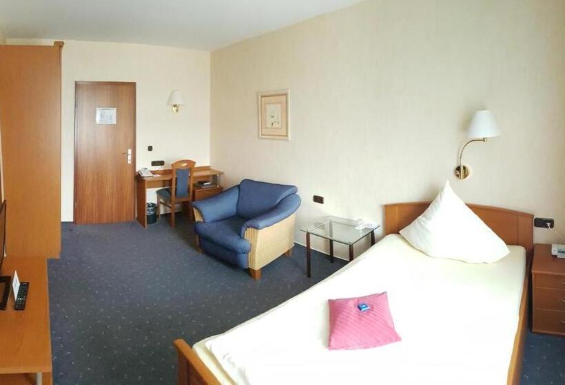 标准单人间, Vier Linden