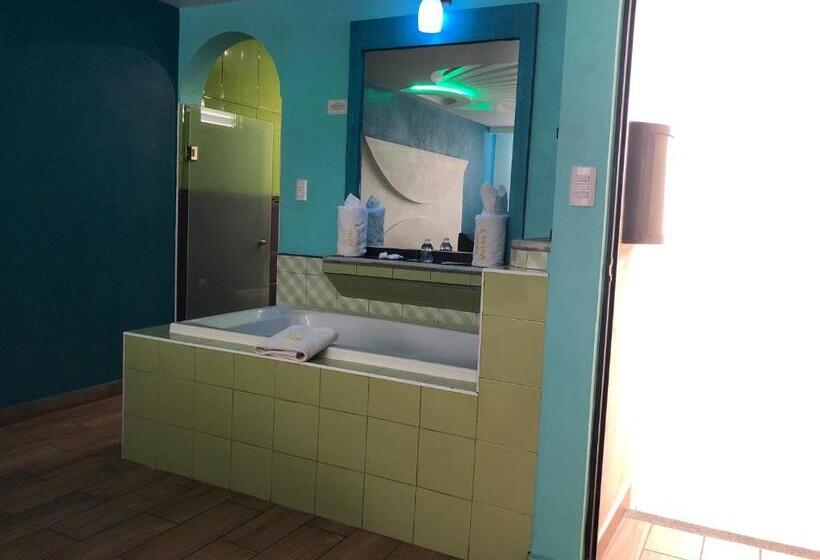 Quarto Estandar com Hidromassagem, Hotel & Villas 7