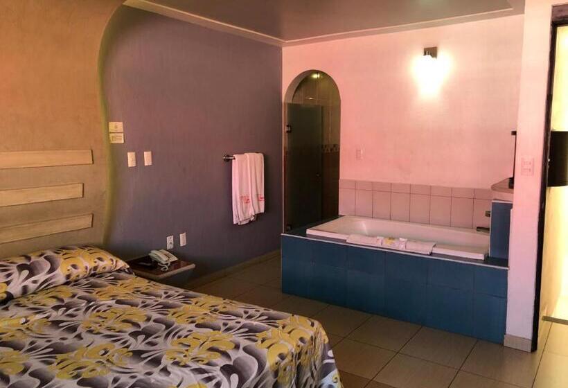 Quarto Estandar com Hidromassagem, Hotel & Villas 7