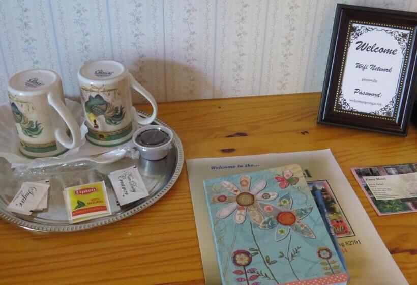 غرفة كلاسيكية ثلاثية, The Pines Country Inn