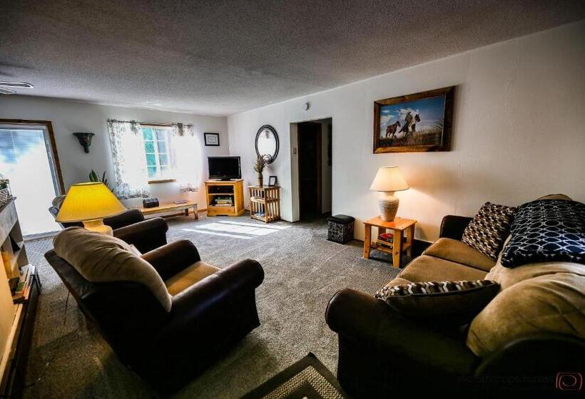 جناح ديلوكس, The Pines Country Inn