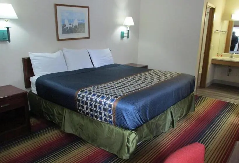 身障者適用キングサイズベッドルーム, Travelodge By Wyndham Spirit Lake/okoboji