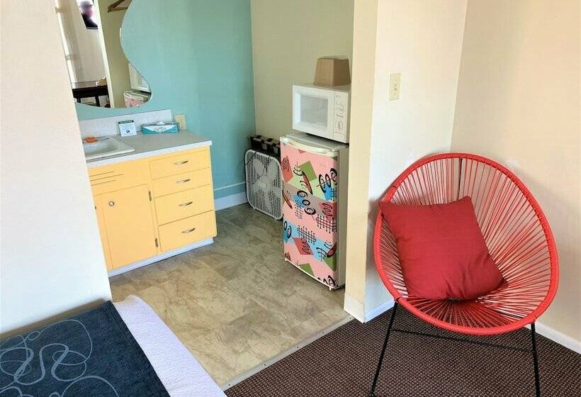 חדר סטנדרט, Atomic Motel