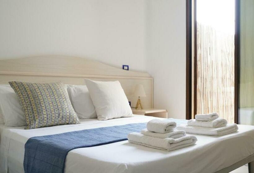 غرفة قياسية رباعية مزودة بشُرفة, B&b Sara