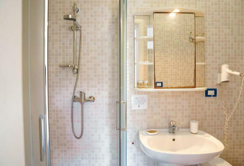 带阳台标准四人间, B&b Sara