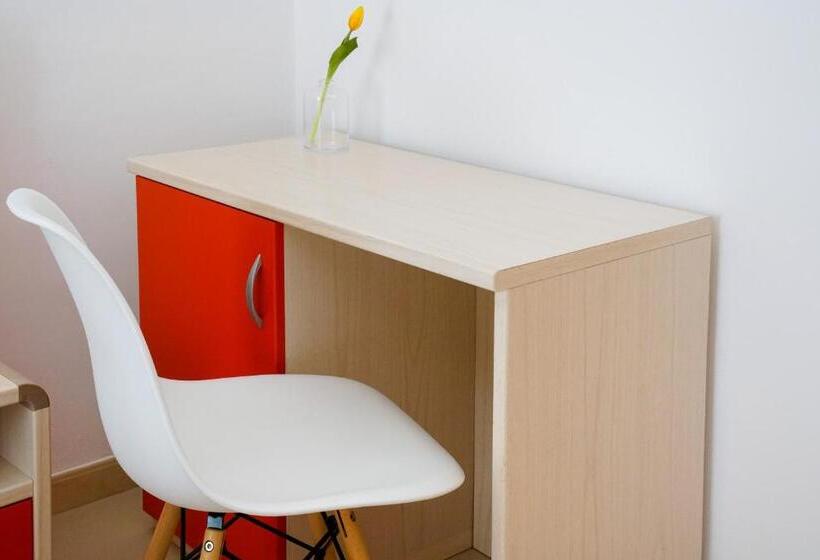 غرفة قياسية ثلاثية مزودة بشرفة, B&b Sara