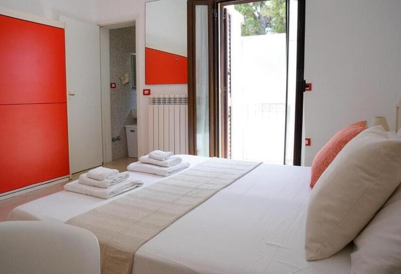 غرفة قياسية ثلاثية مزودة بشرفة, B&b Sara