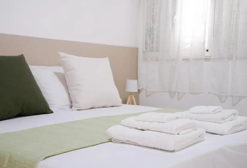 スタンダード４人部屋, B&b Sara