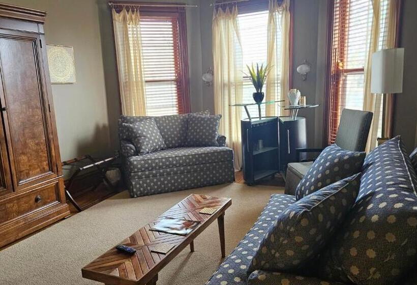 带按摩浴盆的套房, Historic Webster House Bed And Breakfast Inn