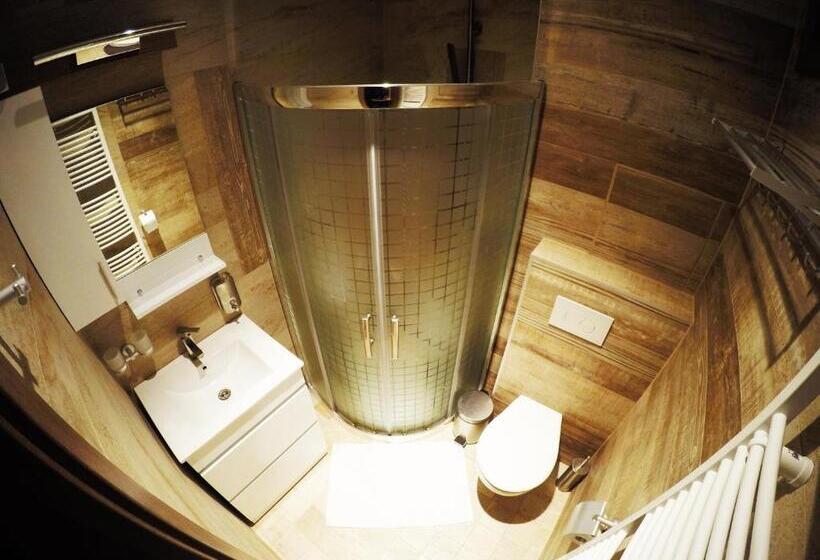 标准间, Aqua Sport