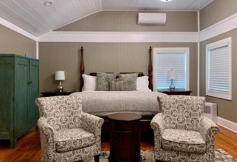 جناح سرير كينج, Barefoot Hills