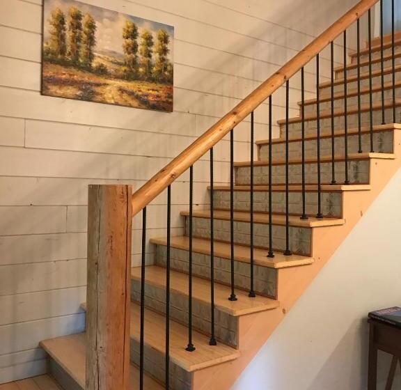 جناح غرفتين نوم, Barefoot Hills