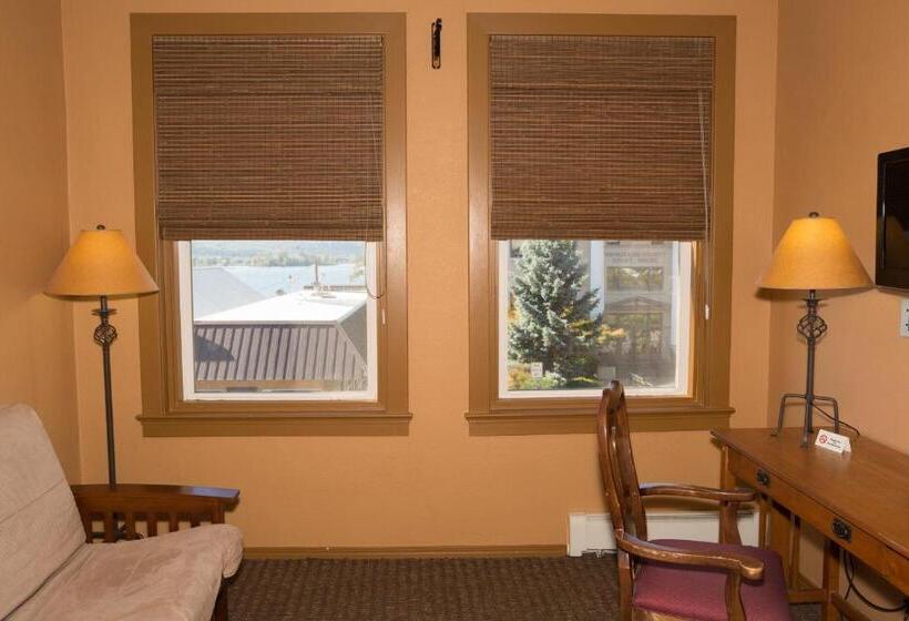 带河湖景观的套房, Cathlamet