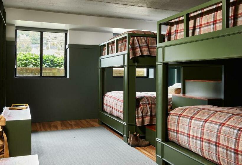 スタンダード４人部屋, Hunter Lodge, A Bluebird By Lark