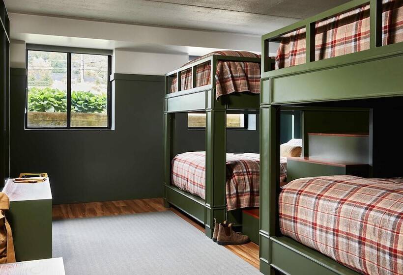 スタンダードルーム, Hunter Lodge, A Bluebird By Lark