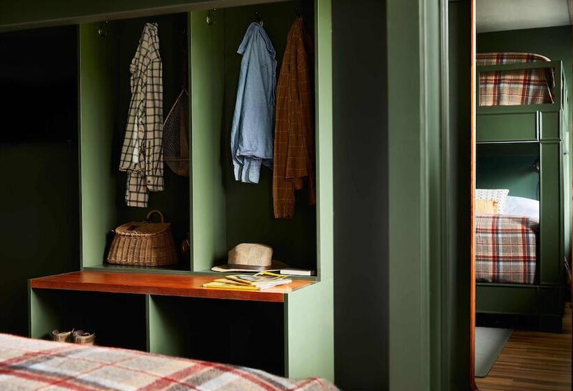 スタンダードルーム, Hunter Lodge, A Bluebird By Lark