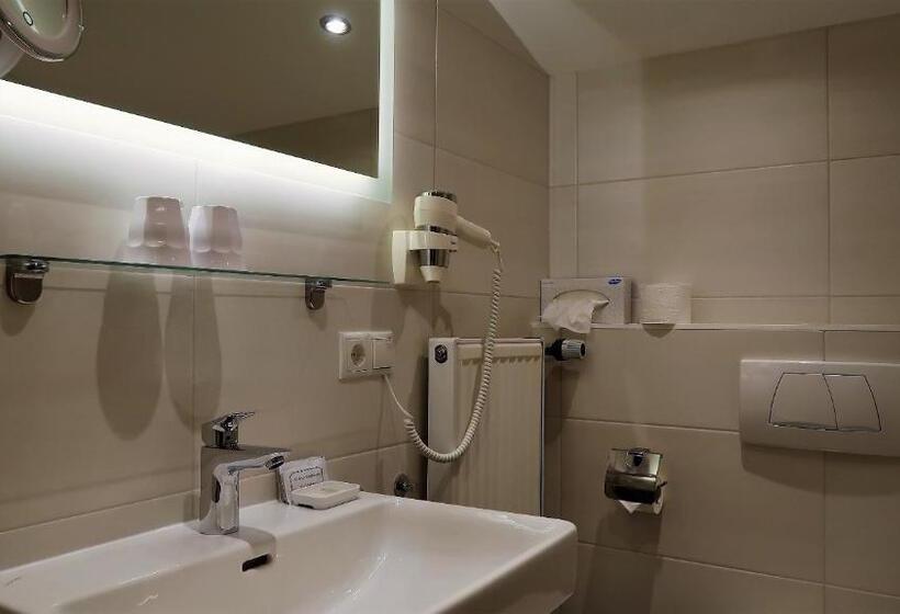 Апартаменты 2 Спальни с Балконом, Zomm In Seefeld