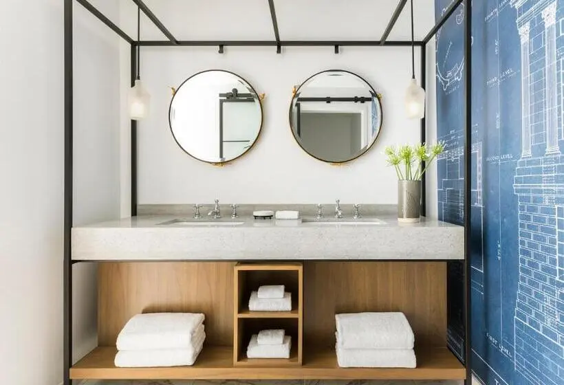 Standard-invahuone, Kimpton Aertson Hotel, An Ihg