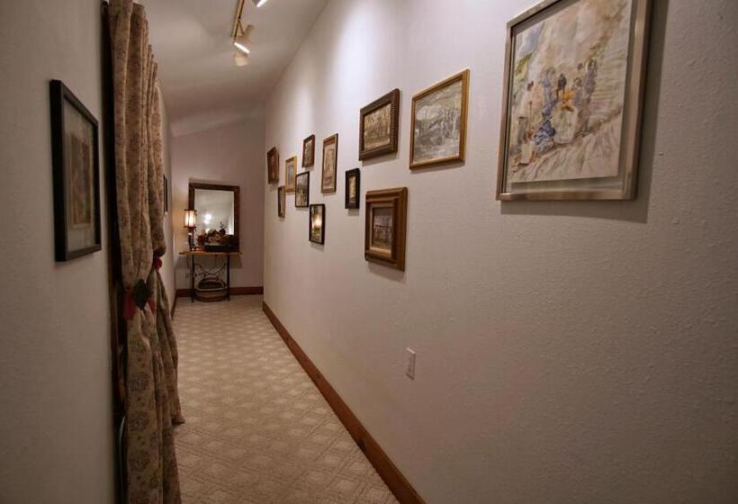 Семейный Номер, Live Oak B&b