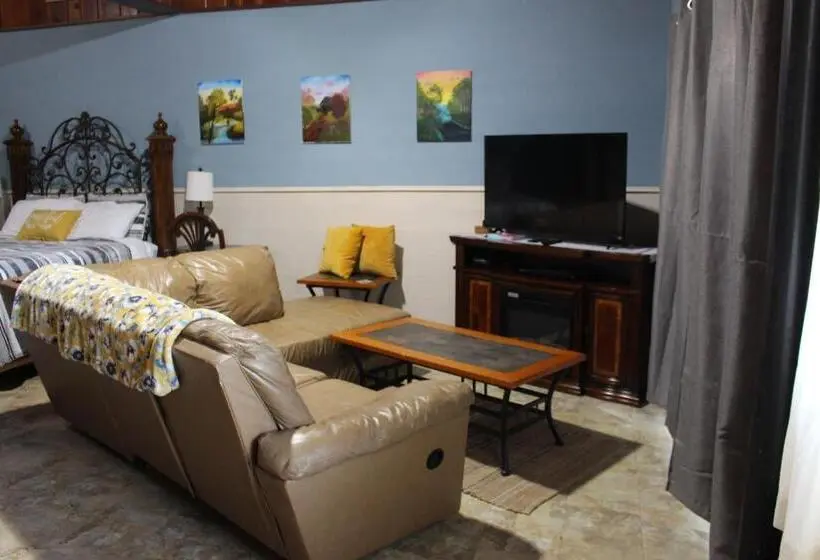 Juniorsviitti, Live Oak B&b