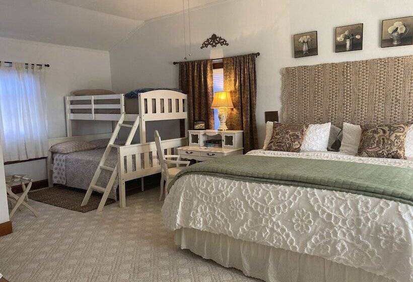 Семейный Номер, Live Oak B&b