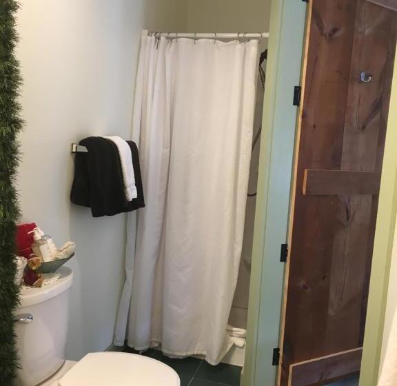 اتاق لوکس, Timber Post Bed & Breakfast