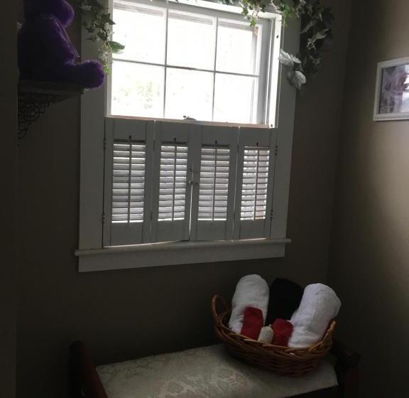 اتاق خانوادگی, Timber Post Bed & Breakfast