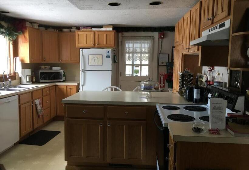 اتاق اکونومی, Timber Post Bed & Breakfast