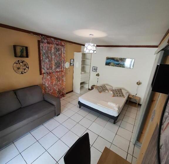 سوییت جونیور, La Villa Du Bassin