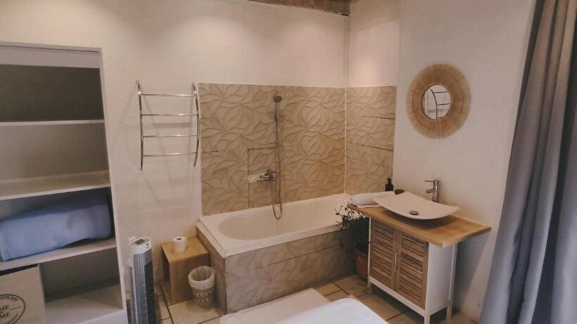 اتاق استاندارد با چشمانداز استخر, La Villa Du Bassin