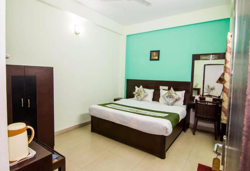 اتاق لوکس, Capital O Hotel Shantila Inn