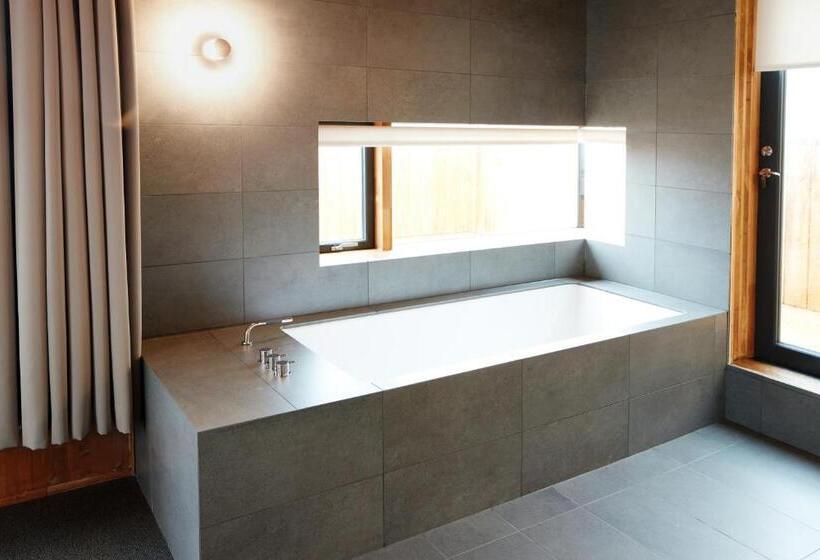 جناح جونيور, Fosshótel Mývatn