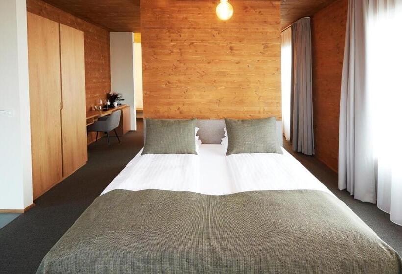 جناح جونيور, Fosshótel Mývatn