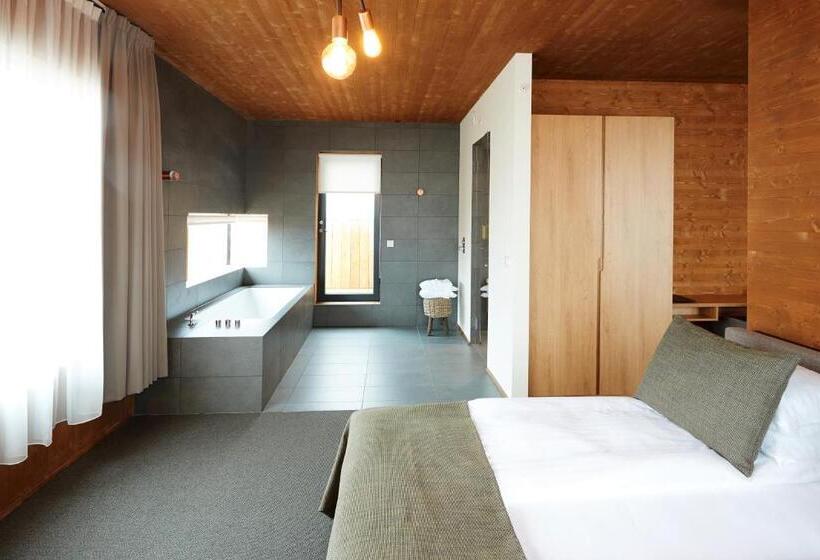 جناح جونيور, Fosshótel Mývatn