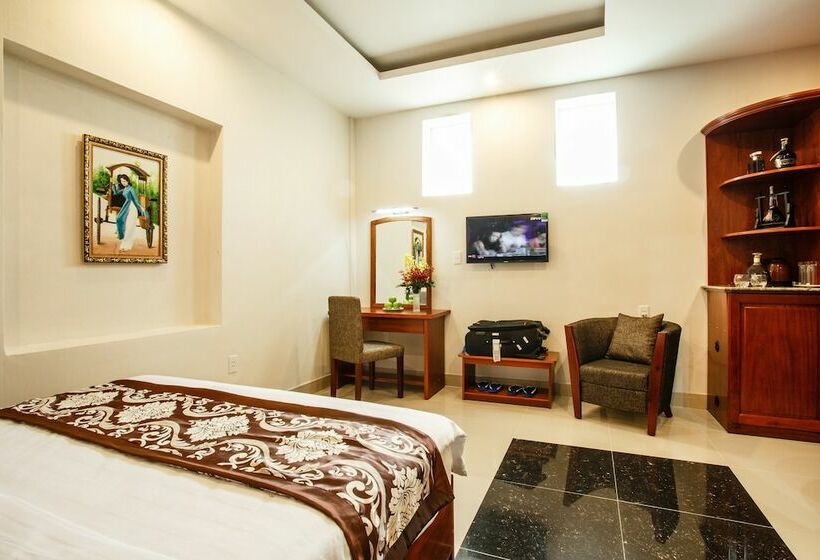 اتاق سوپریور, Long Bao Chau