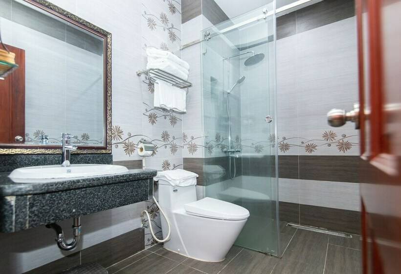 اتاق استاندارد, Long Bao Chau