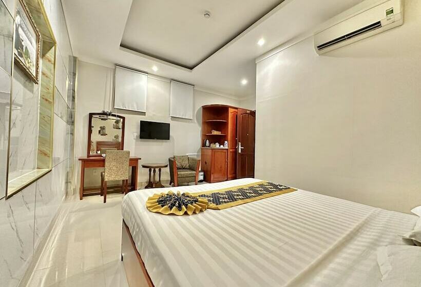 اتاق سوپریور, Long Bao Chau