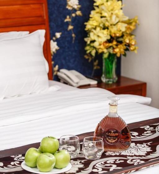 اتاق لوکس, Long Bao Chau