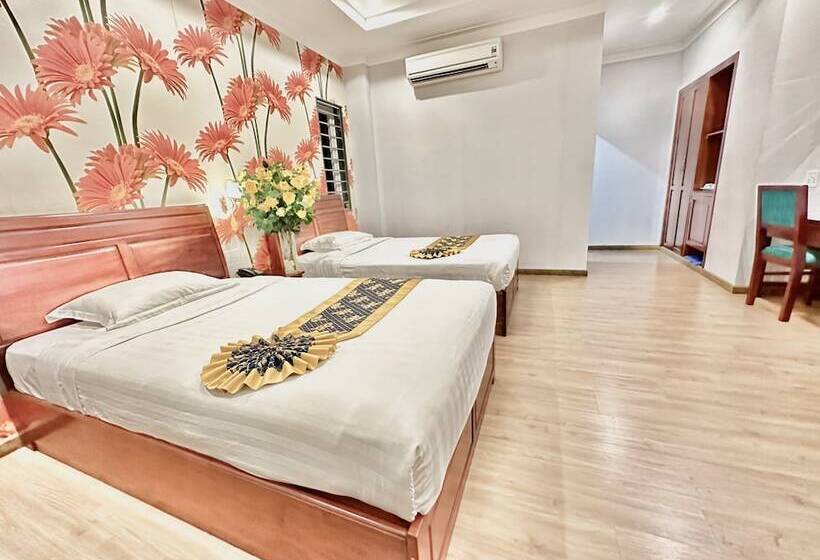 اتاق لوکس, Long Bao Chau