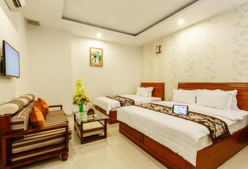 اتاق لوکس, Long Bao Chau