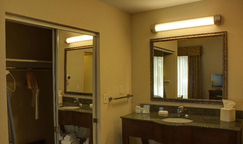 اتاق سوپریور, Long Bao Chau