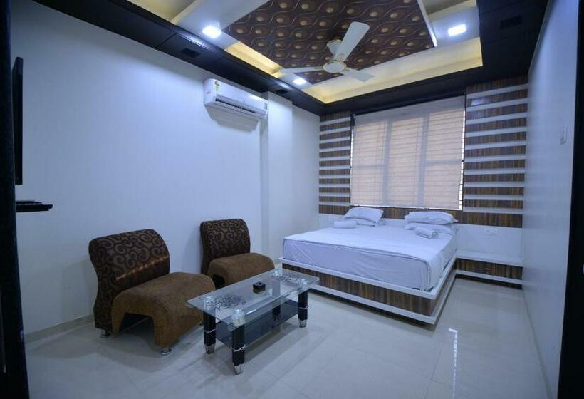 デラックスルーム, Radhe Krishna